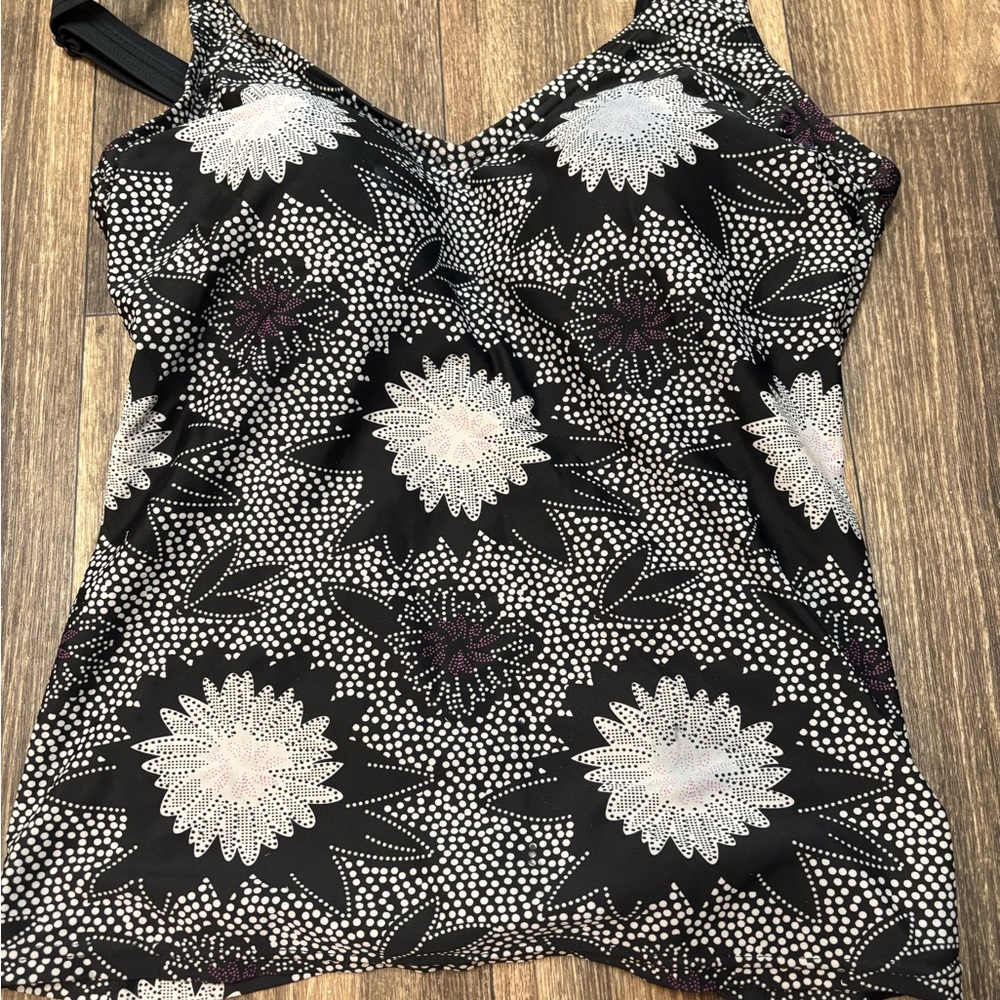 Black and White Floral Women's Top